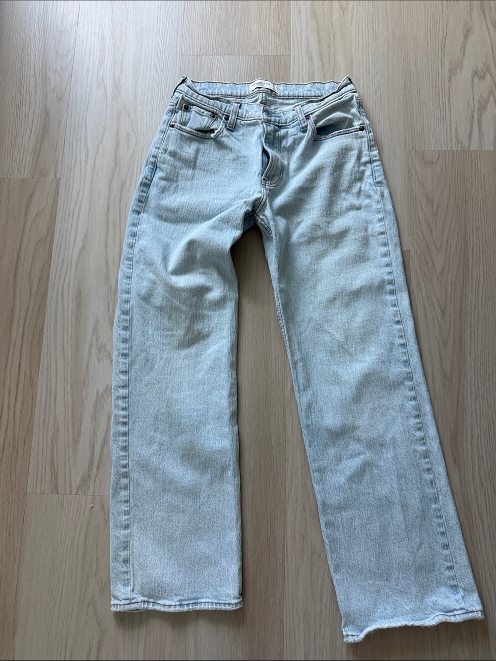 The baggy Low rise Abercrombie Straight Leg Jeans 26